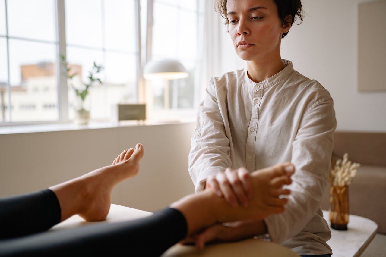 Step into Relaxation: The Benefits of Foot Massage Services